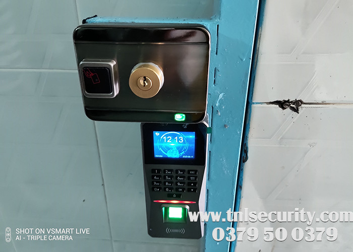 Lap-dat-khoa-van-tay-cho-day-nha-tro-tai-khu-vuc-quan-9